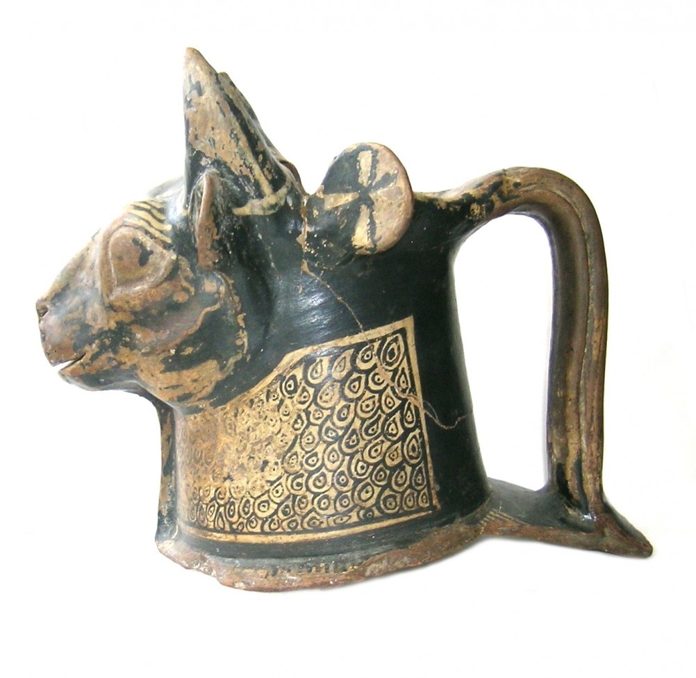 Греческий кувшин в форме головы быка, периода ранней греческой колонизации причерноморья