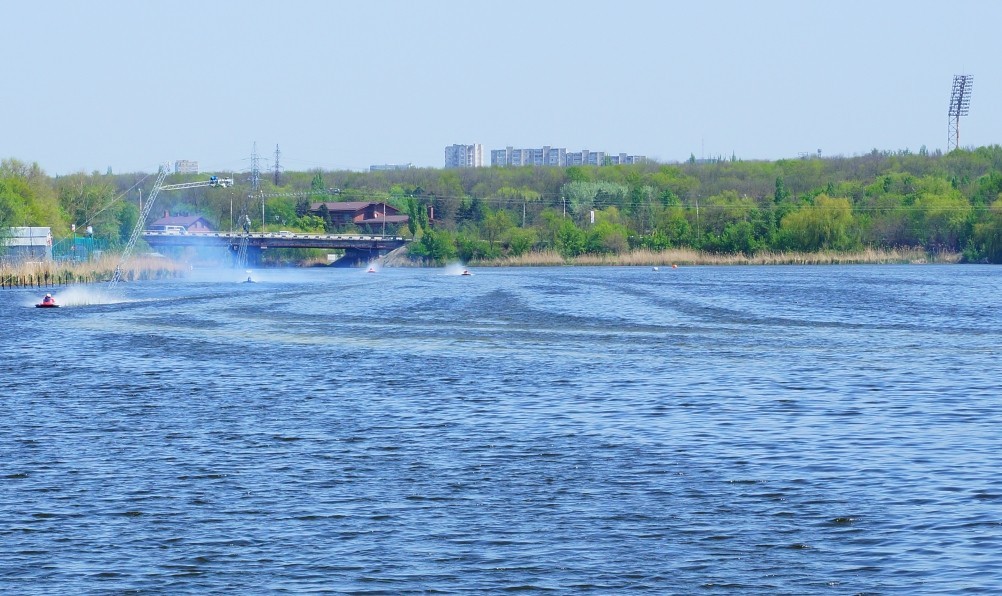 Соревнования по водно-моторному спорту на Северном водохранилище в Ростове-на-Дону
