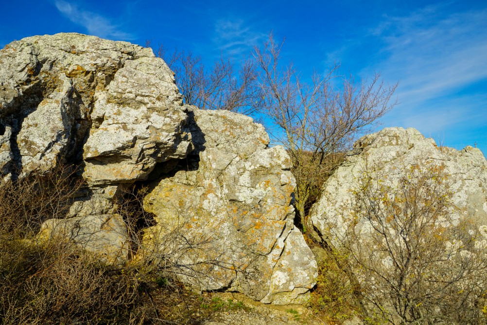 Падающие скалы на реке Быстрой