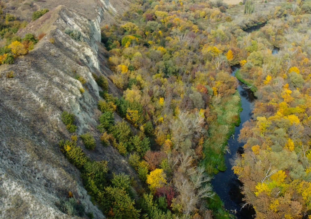 Песчаные горы и обрывы на реке Сухой Донец у хутора Ольховский