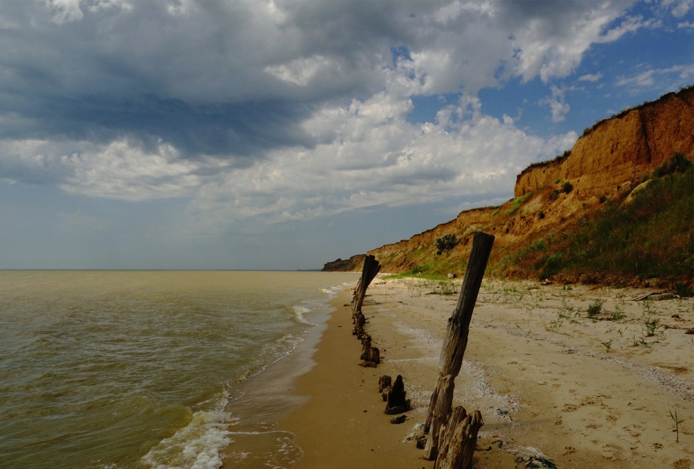 Азовское побережье у поселка Приазовский