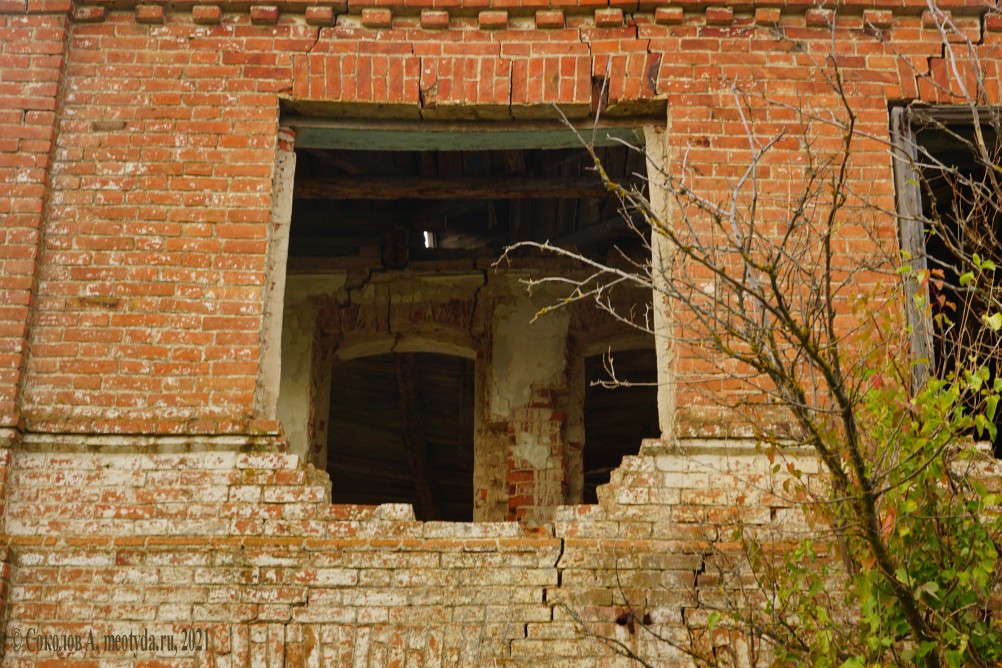 Старый, необычный дом на окраине хутора Чумаковского.