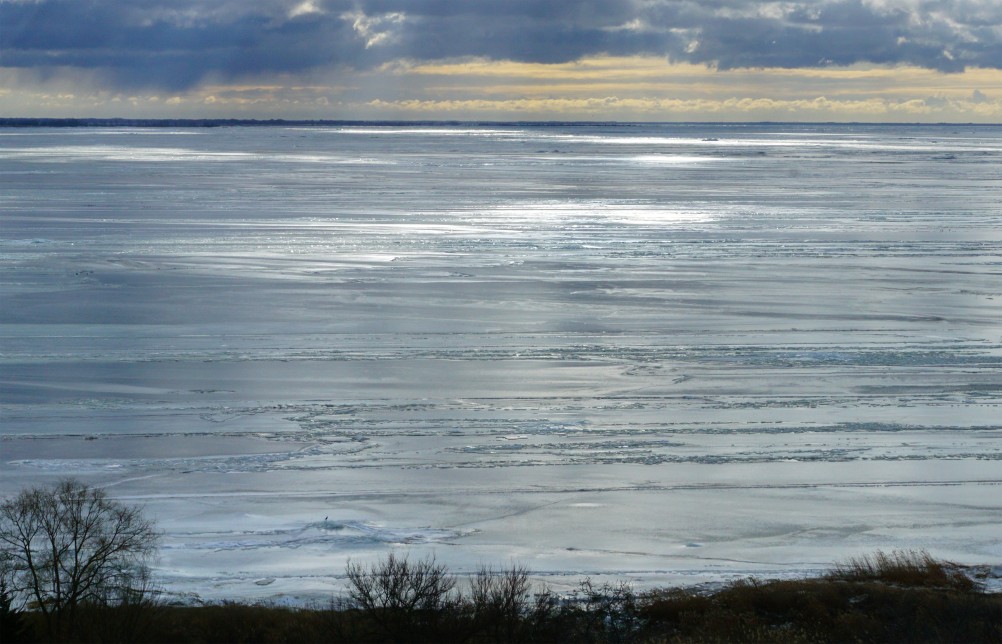 Таганрогский залив у Морского Чулека в январе