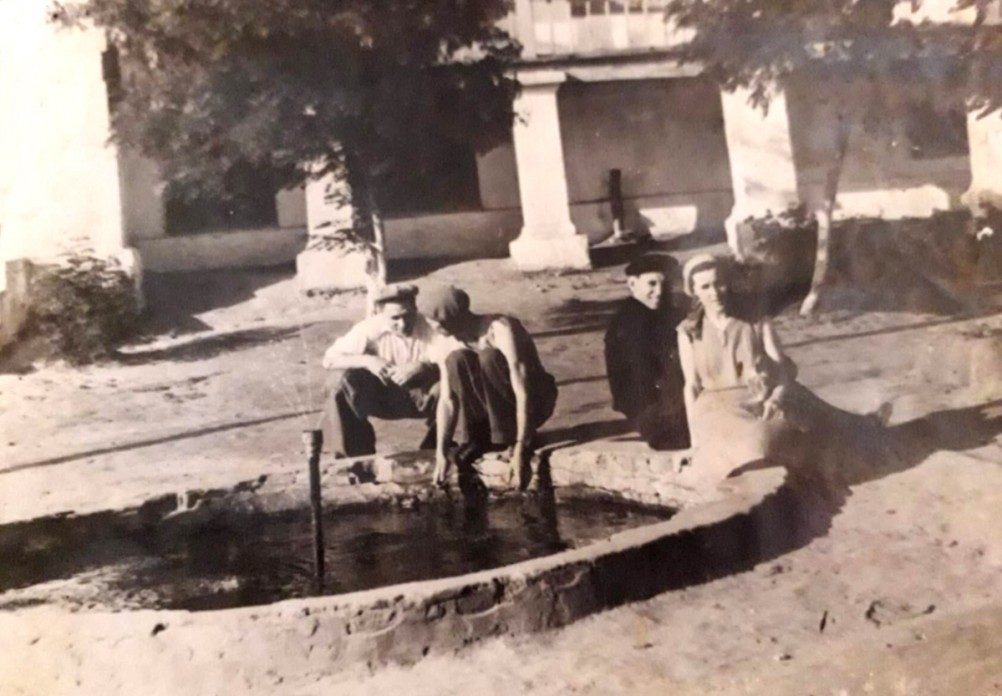 Старинная усадьба с фонтаном, помещиков Грековых