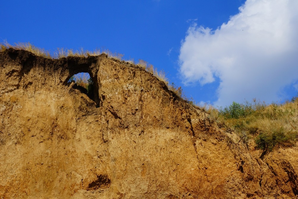 Хутор Рожок на азовском море рядом с которым обнаружены поселения людей каменного века. Глинянные обрывы
