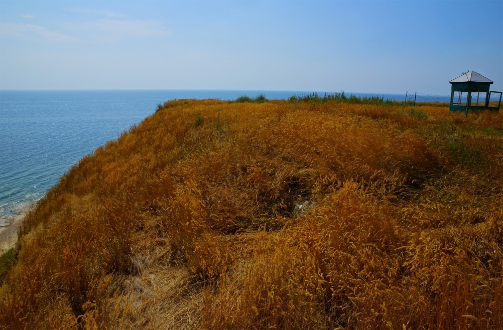 Хутор Рожок на азовском море рядом с которым обнаружены поселения людей каменного века. Глиняные обрывы.