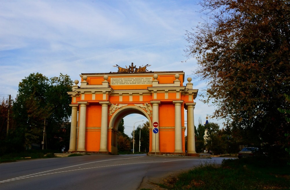 Александр I, последнее путешествие в Таганрог, Триумфальные арки в Новочеркасске