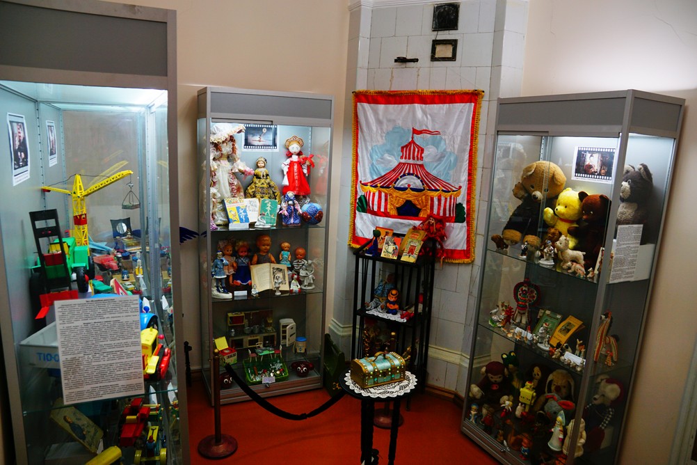 Выставка игрушек XX века в доме-музее И.Д. Василенко