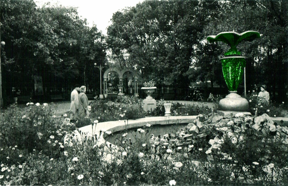 "Малахитовая" ваза в парке им. Н. Островского