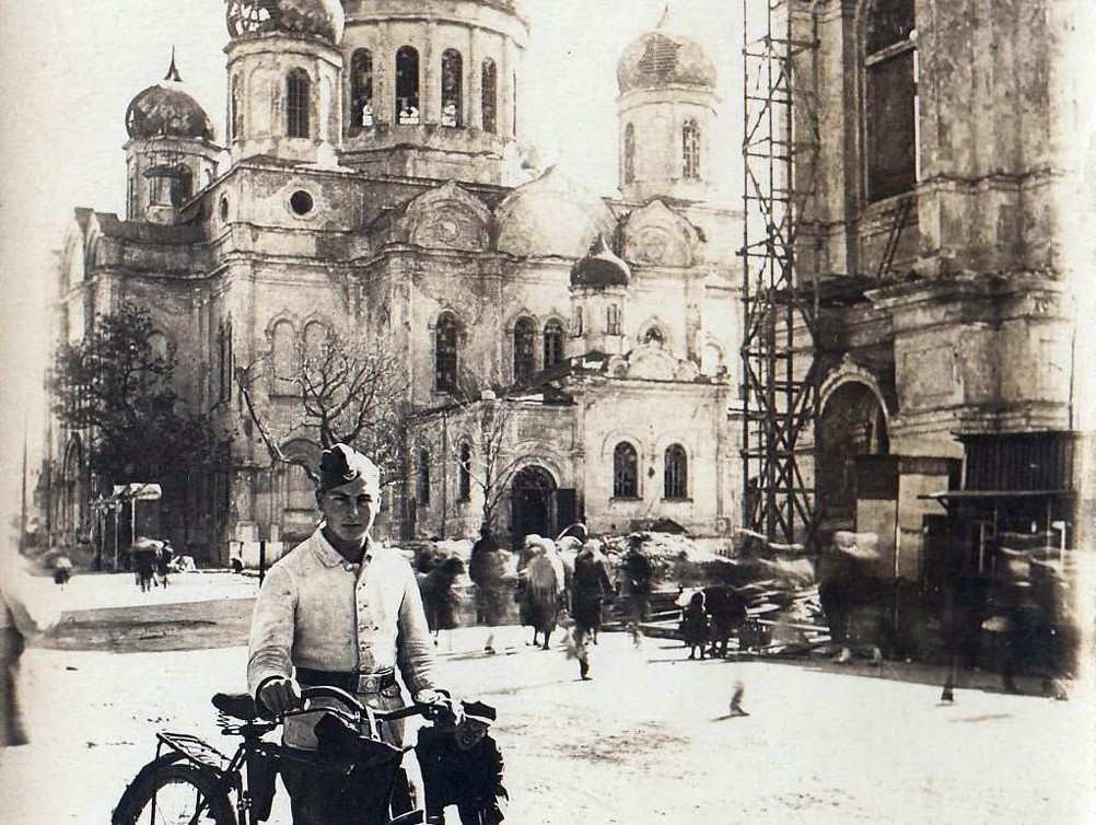 Ларьки у центрального рынка во время второй оккупации Ростова-на-Дону