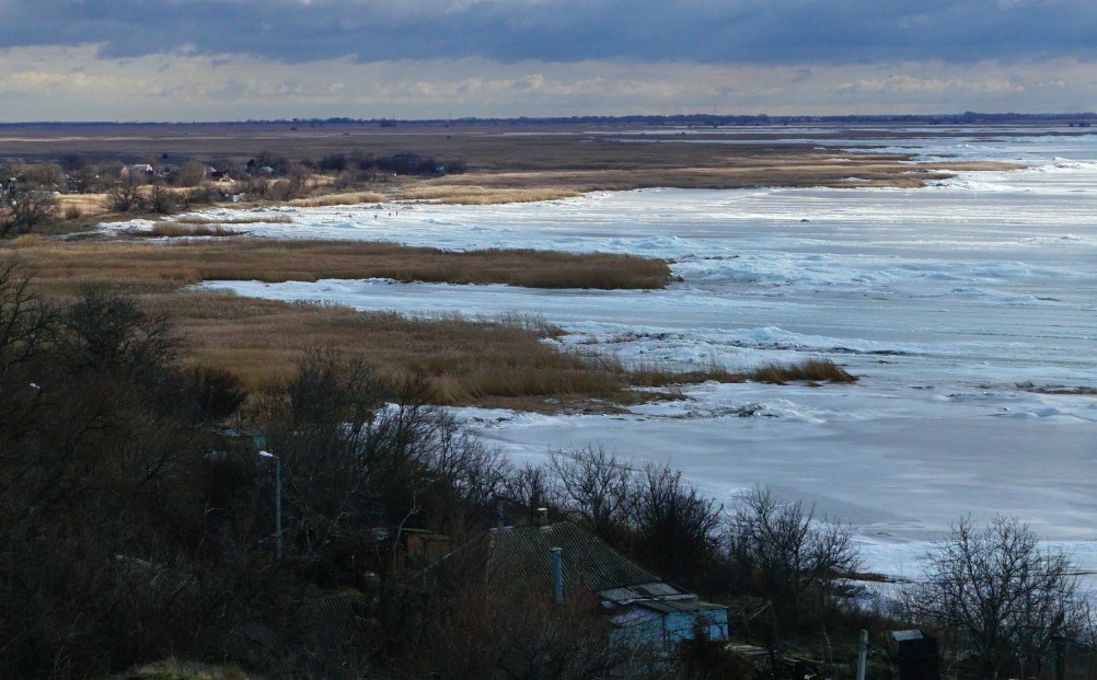 Таганрогский залив у Морского Чулека в январе