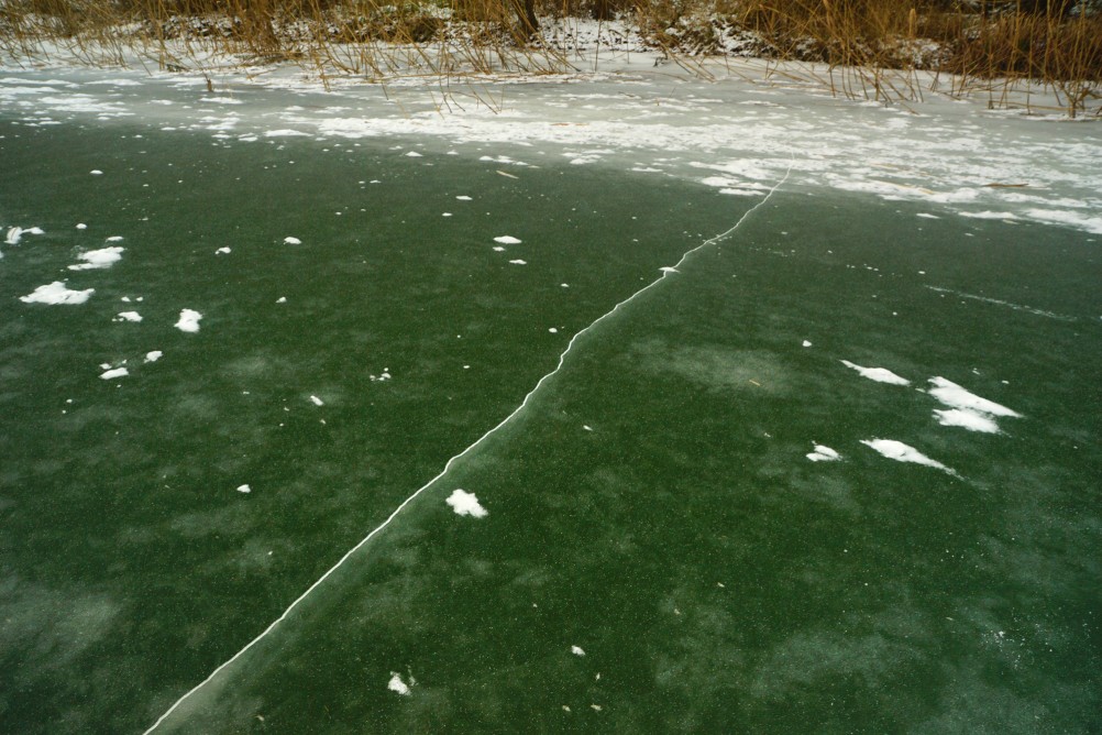 Лёд на реке Кундрючьей под скалами у хутора Дубового