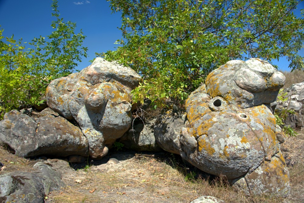 Выходы кварцита под названием Большой камень у хутора Нижнеерохин
