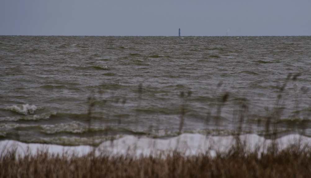 Декабрьский ветреный и морозный день на берегу Азовского моря в селе Займо-Обрыв