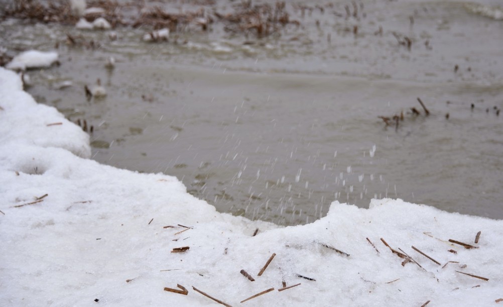 Декабрьский ветреный и морозный день на берегу Азовского моря в селе Займо-Обрыв