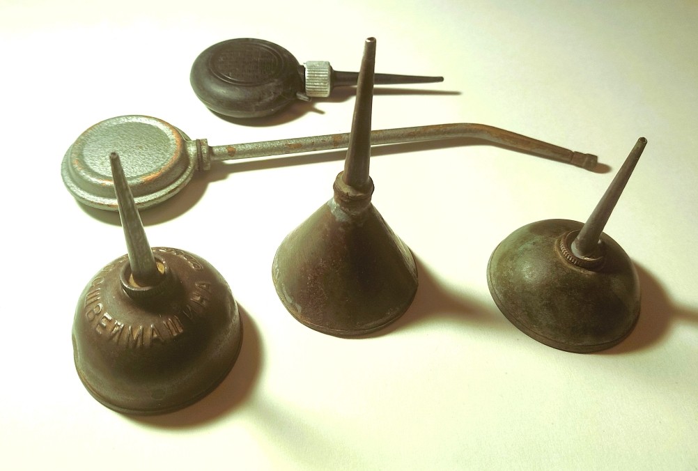 История маслёнки для машинного масла