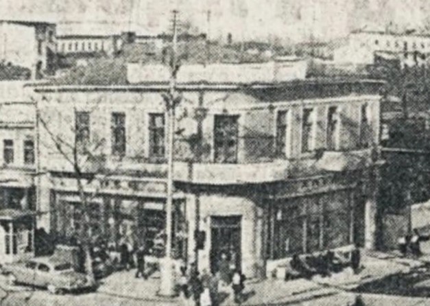 Хлебный магазин "Колос" на площади Карла Маркса