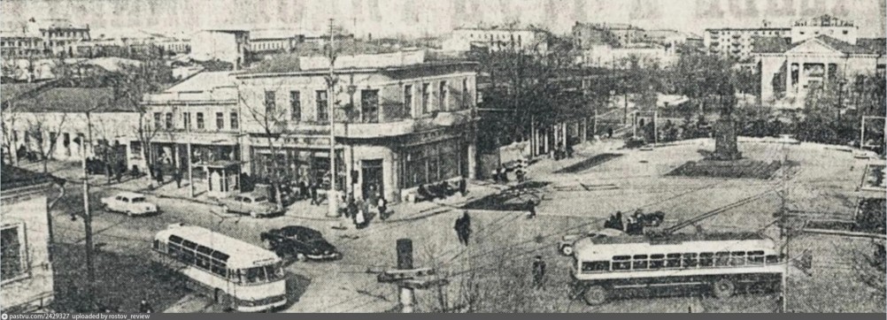 Хлебный магазин "Колос" на площади Карла Маркса