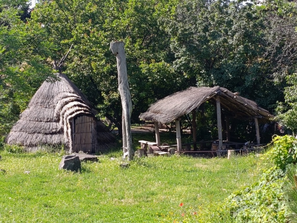 Туристический комплекс "Затерянный мир" на Дону в хуторе Пухляковском