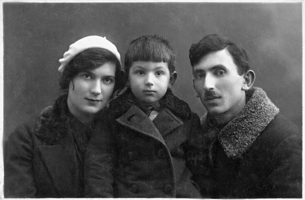 Бершадский А.С., Карсаевская Н.М. и их сын Виктор