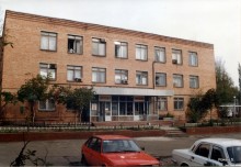 Бывшая поликлиника МСЧ РСМ (ныне - здание 