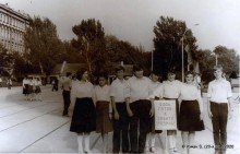 Ребята и девчата 8-Б в канун 39-летия Победы 01