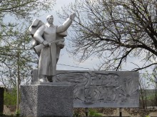  Этот поселок затерялся в степях Красносулинского района. Но дорогу к нему можно ставить в пример многим дорогам нашей области.