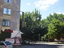 Неоновая реклама, следы СССР, ремонт обуви