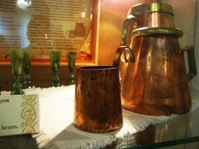 В музее Добра города Городец, выставлена коллекция старинных водочных мер.