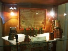 В музее Добра города Городец, выставлена коллекция старинных водочных мер.