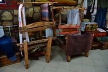 Станица Еланская, музей геноцида казачества.  Утварь и инструменты старинного казачьего быта. Ткацкий станок. 