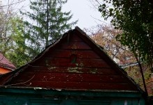 Чердачные окна улицы Варфоломеева, сфотографированные пригожим октябрьским днем.