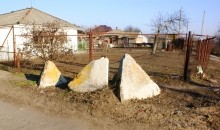 Противотанковые надолбы на рубежах обороны вокруг Ростова-на-Дону. Каратаево