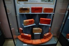 Выставка "Кирпичный вопрос" в Азовском историко-археологическом и палеонтологическом музее-заповеднике.  Клейма на кирпичах.