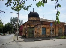 Дом на углу Пролетарской и 19-й линии.