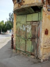 Дом на углу Пролетарской и 19-й линии.