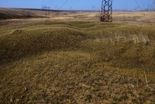 Окопы на берегу Аюты у хутора Пушкин которые рыли школьницы из Нижнекундрюченской