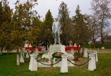 Рогожкино, памятник у Дома культуры.