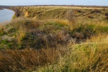 Глиняные скалы на Северском Донце и окопы над рекой.