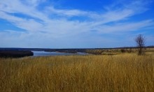 Глиняные скалы на Северском Донце и окопы над рекой.