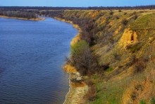 Глиняные скалы на Северском Донце и окопы над рекой.