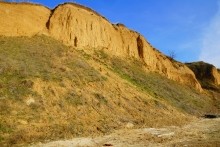 Глиняные скалы на Северском Донце и окопы над рекой.