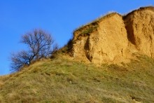 Глиняные скалы на Северском Донце и окопы над рекой.