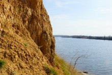 Глиняные скалы на Северском Донце и окопы над рекой.