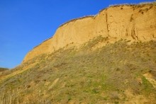 Глиняные скалы на Северском Донце и окопы над рекой.