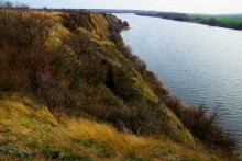 Глиняные скалы на Северском Донце и окопы над рекой.