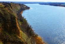 Глиняные скалы на Северском Донце и окопы над рекой.
