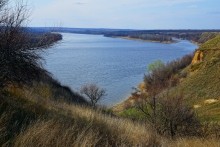 Глиняные скалы на Северском Донце и окопы над рекой.