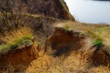 Глиняные скалы на Северском Донце и окопы над рекой.