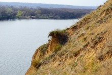Глиняные скалы на Северском Донце и окопы над рекой.